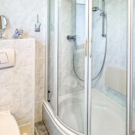 Doppelhaushaelfte Roebelmueritz *