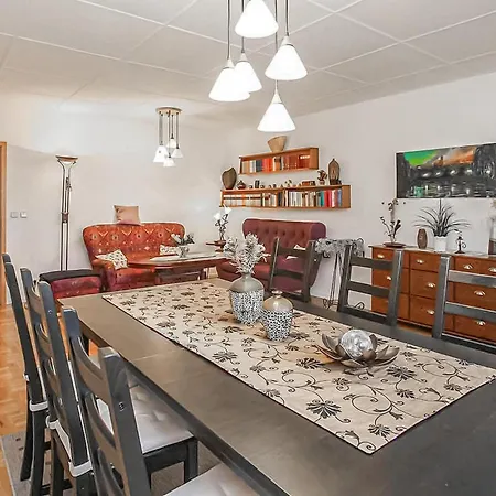 Doppelhaushaelfte Roebelmueritz *